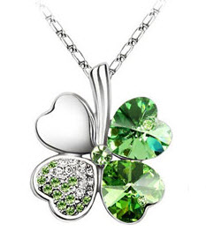 Four-leaf clover crystal pendant necklace
