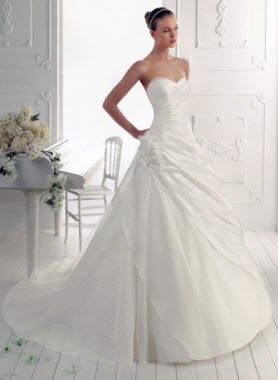 A-line Big Handmade Flowers Sweetheart Chapel Train Wedding Dress